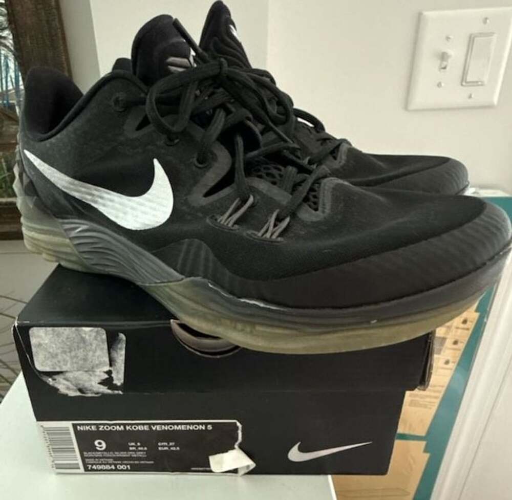 Nike Zoom Kobe Venomenon 5 Size 9 Black Silver Basketball Shoes